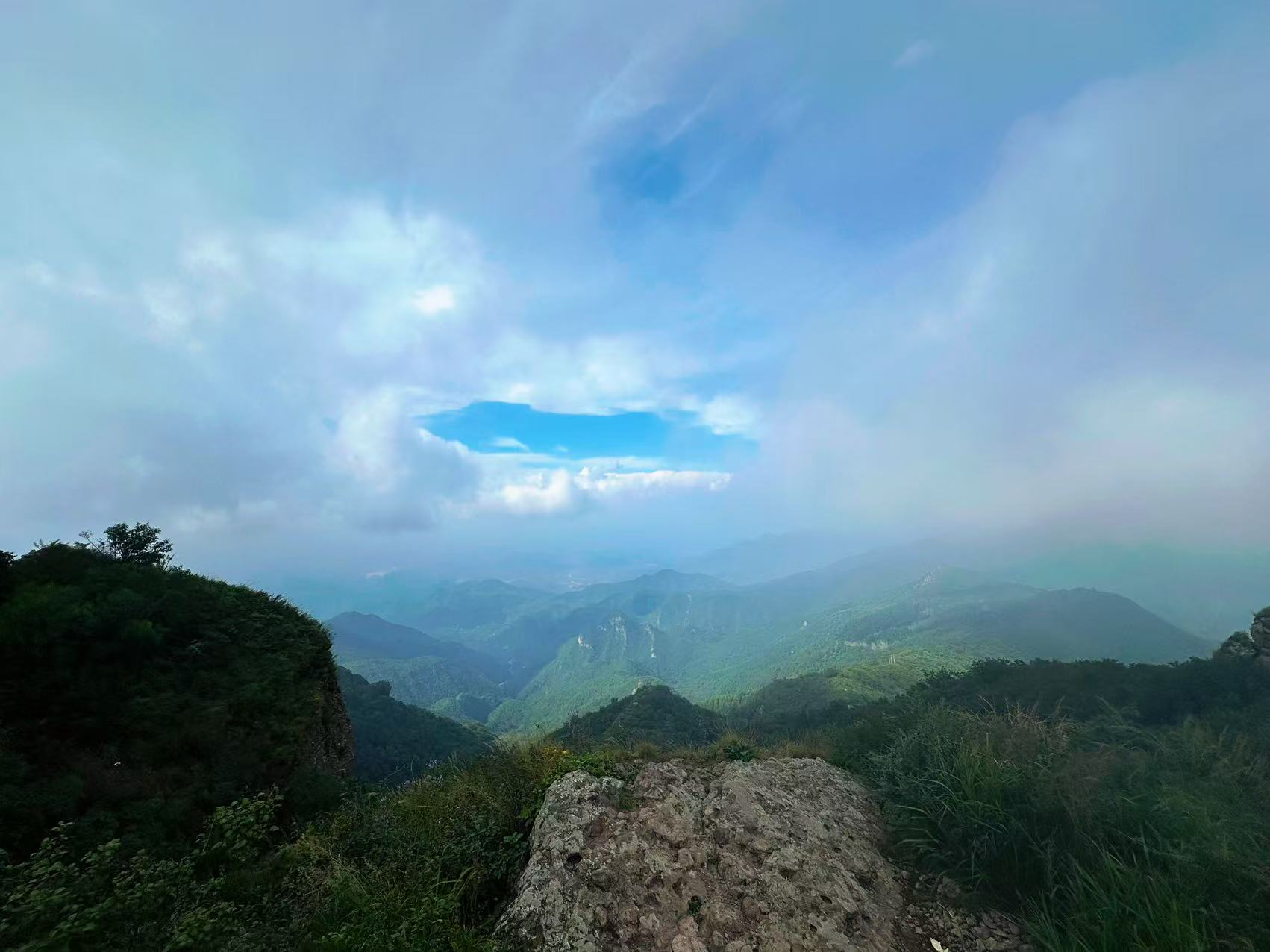 妙峰山山顶，景色很美，可惜累的半死